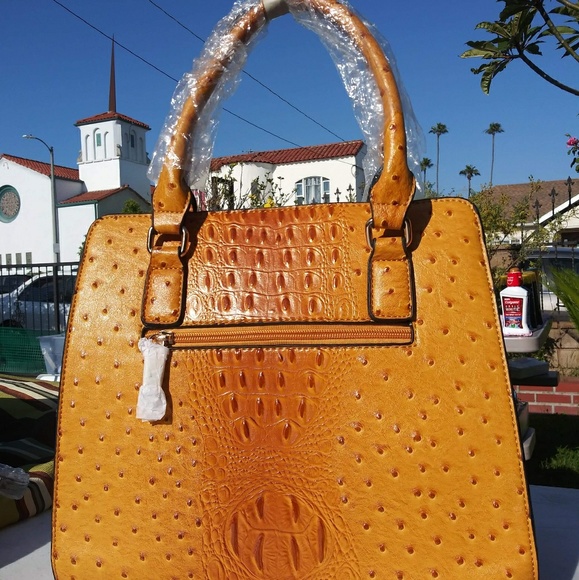 Handbag Republic VEGAN Ostrich Leather purse - Picture 2 of 5